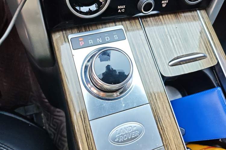 Used Land Rover Range 2018 3.0 SC V6 Vogue Legacy Edition Gear Lever