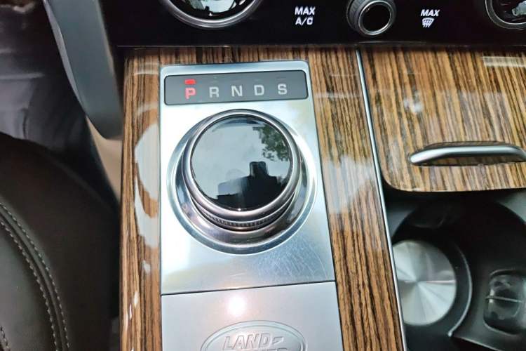 Used Land Rover Range 2018 3.0 SC V6 Vogue Legacy Edition Gear Lever