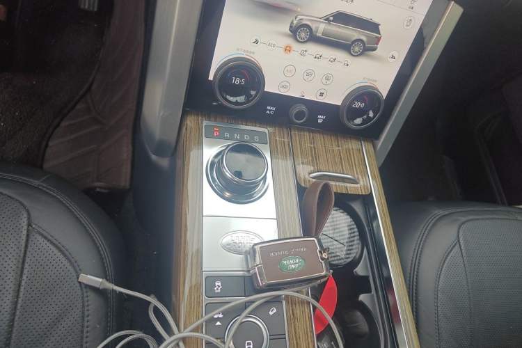 Used Land Rover Range 2018 3.0 SC V6 Vogue Legacy Edition Gear Lever