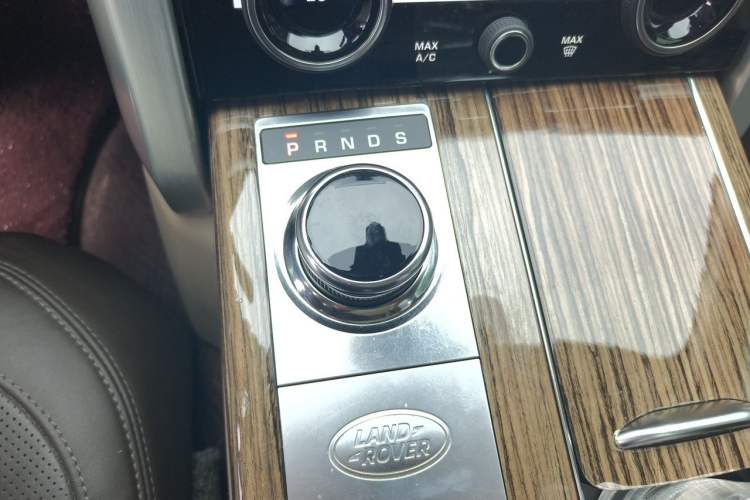 Used Land Rover Range 2018 3.0 SC V6 Vogue Extended-Length Model Gear Lever
