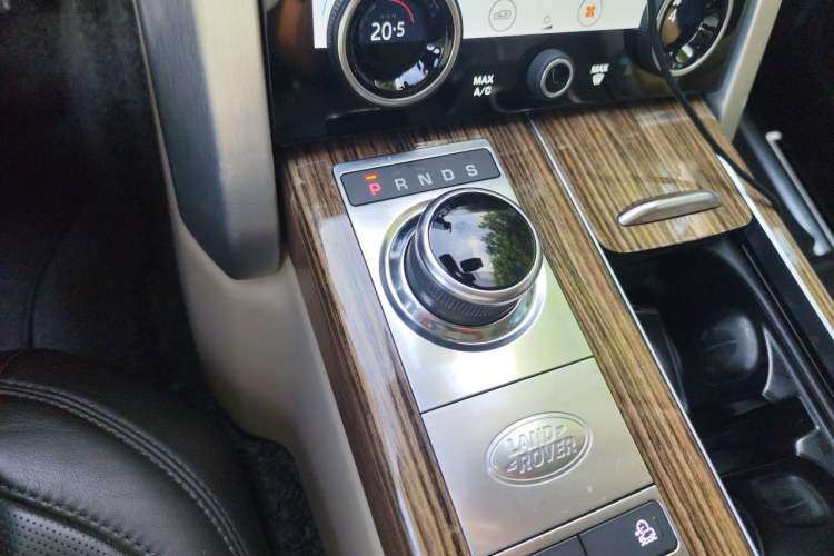 Used Land Rover Range 2018 3.0 SC V6 Vogue SE Long-Wheelbase Edition Gear Lever