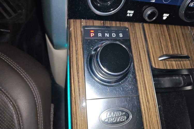 Used Land Rover Range 2018 3.0 SC V6 Vogue Extended-Length Model Gear Lever