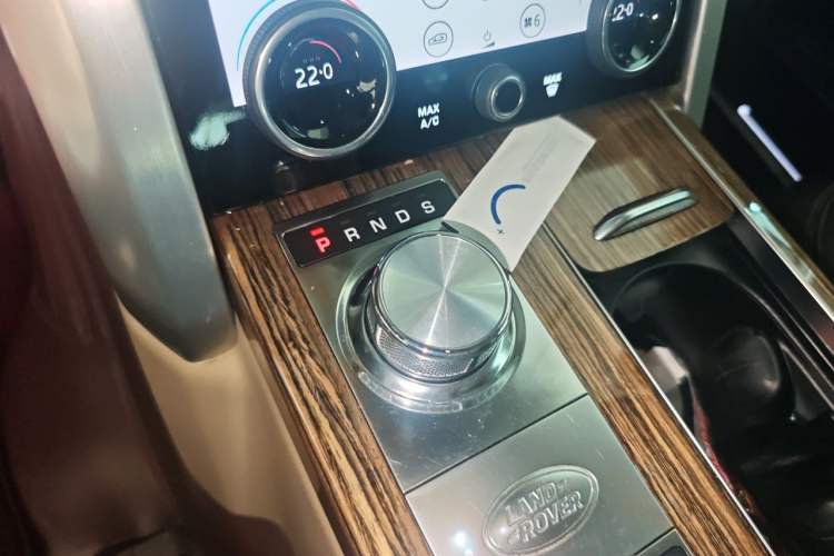 Used Land Rover Range 2018 3.0 SC V6 Vogue Extended-Length Model Gear Lever