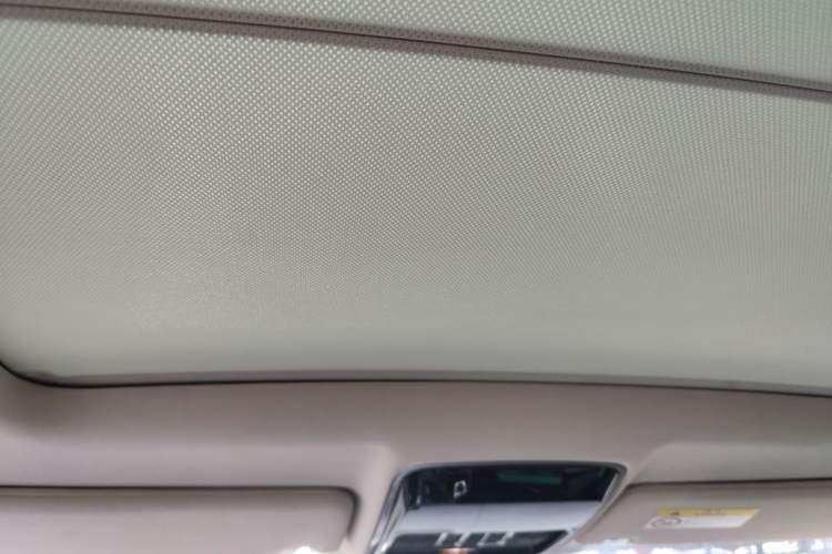 Used Land Rover Range 2018 3.0 SC V6 Vogue SE Long-Wheelbase Edition Headliner