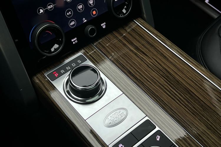 Used Land Rover Range 2018 3.0 SC V6 Vogue Extended-Length Model Interior 2