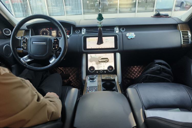 Used Land Rover Range 2018 3.0 SC V6 Vogue Extended-Length Model Interior 2