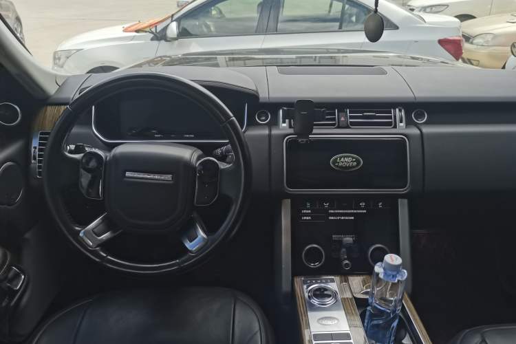 Used Land Rover Range 2018 3.0 SC V6 Grand Edition Interior 2