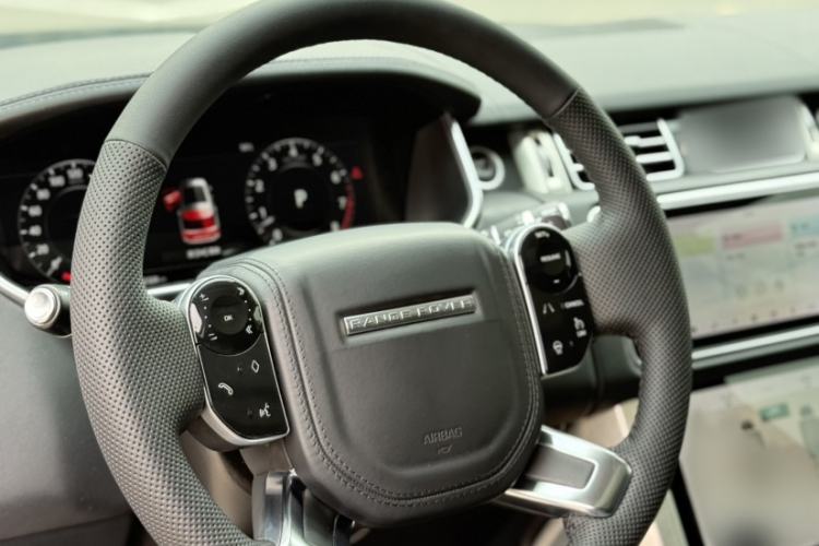 Used Land Rover Range 2018 3.0 SC V6 Vogue Extended-Length Model Interior 2