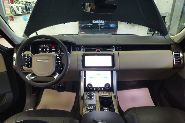 Used Land Rover Range 2018 3.0 SC V6 Vogue Extended-Length Model Interior 2