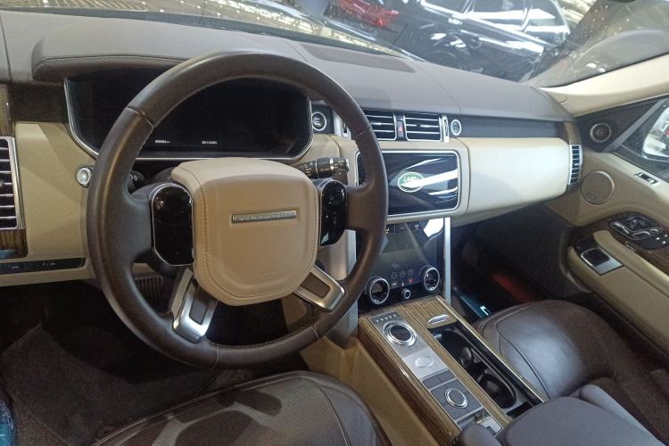 Used Land Rover Range 2018 3.0 SC V6 Vogue SE Long-Wheelbase Edition Interior 3