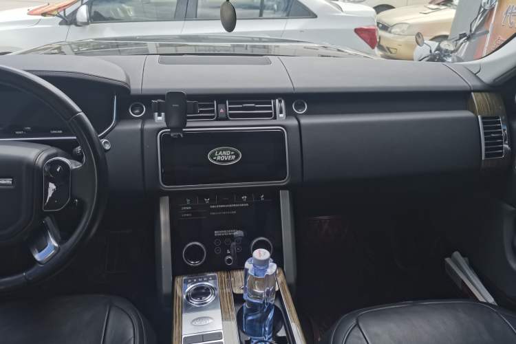 Used Land Rover Range 2018 3.0 SC V6 Grand Edition Interior 3