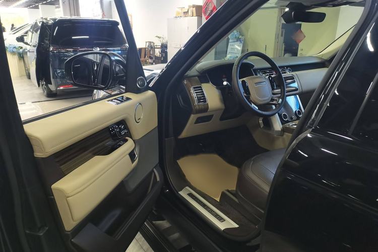 Used Land Rover Range 2018 3.0 SC V6 Vogue Extended-Length Model Interior 3
