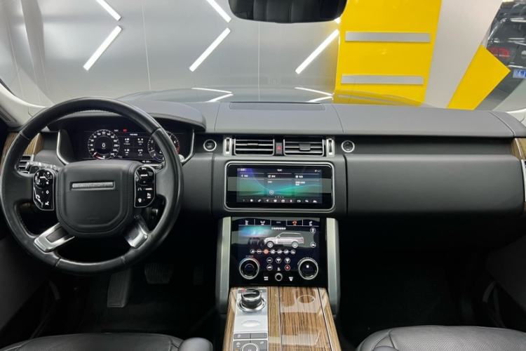 Used Land Rover Range 2018 3.0 SC V6 Vogue Extended-Length Model Interior 4