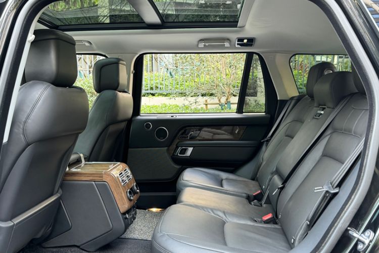 Used Land Rover Range 2018 3.0 SC V6 Vogue Extended-Length Model Interior 4