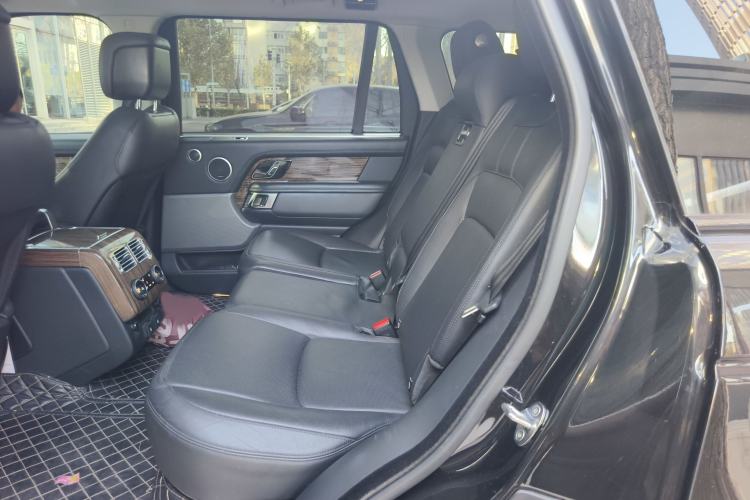 Used Land Rover Range 2018 3.0 SC V6 Vogue Extended-Length Model Interior 4