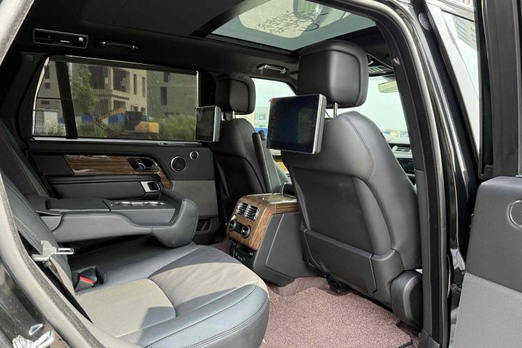 Used Land Rover Range 2018 3.0 SC V6 Vogue Extended-Length Model Interior 4
