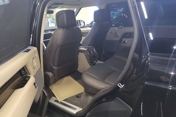 Used Land Rover Range 2018 3.0 SC V6 Vogue Extended-Length Model Interior 4