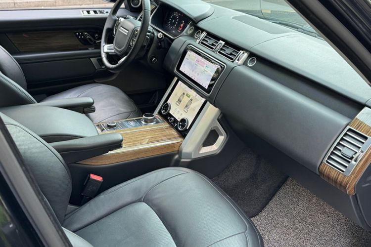 Used Land Rover Range 2018 3.0 SC V6 Vogue Extended-Length Model Interior 5