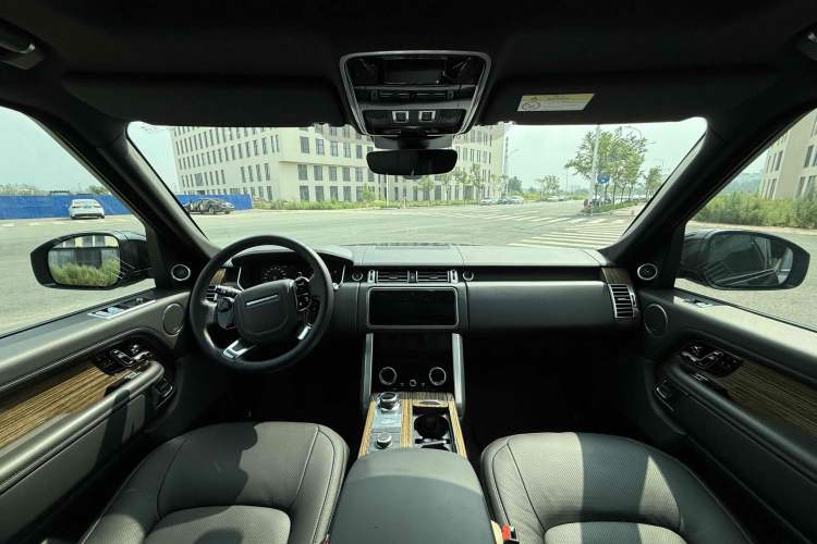 Used Land Rover Range 2018 3.0 SC V6 Vogue Extended-Length Model Interior 5