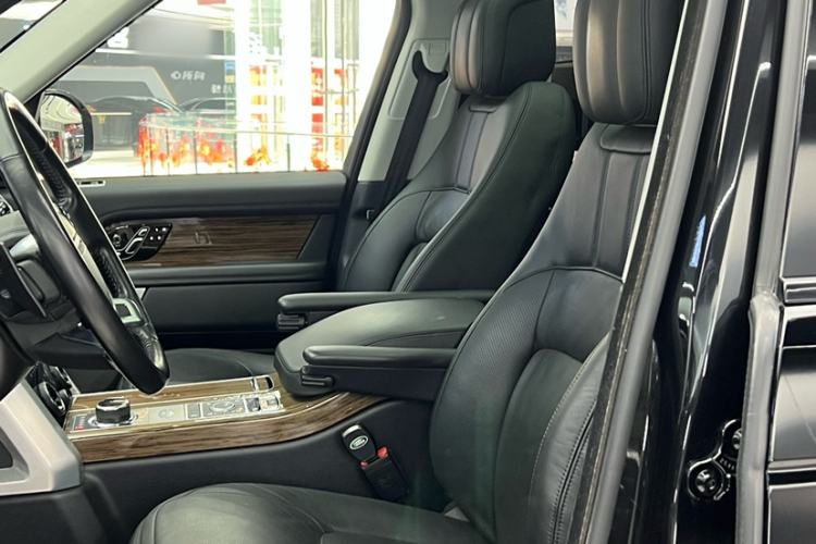Used Land Rover Range 2018 3.0 SC V6 Vogue Extended-Length Model Interior 6