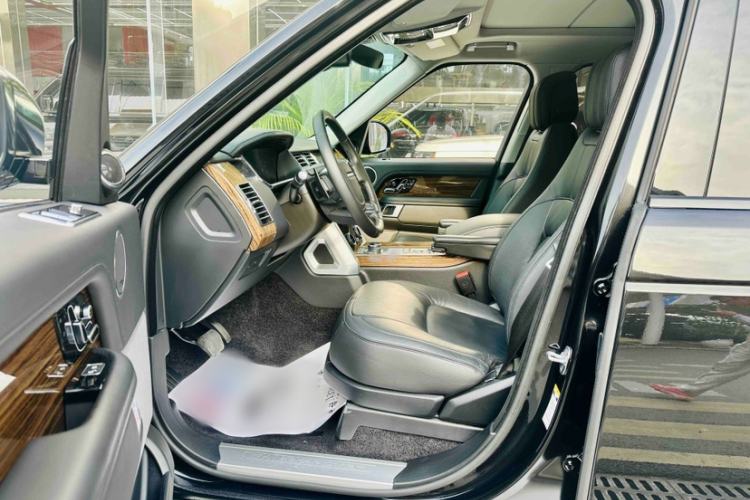 Used Land Rover Range 2018 3.0 SC V6 Grand Edition Interior 6