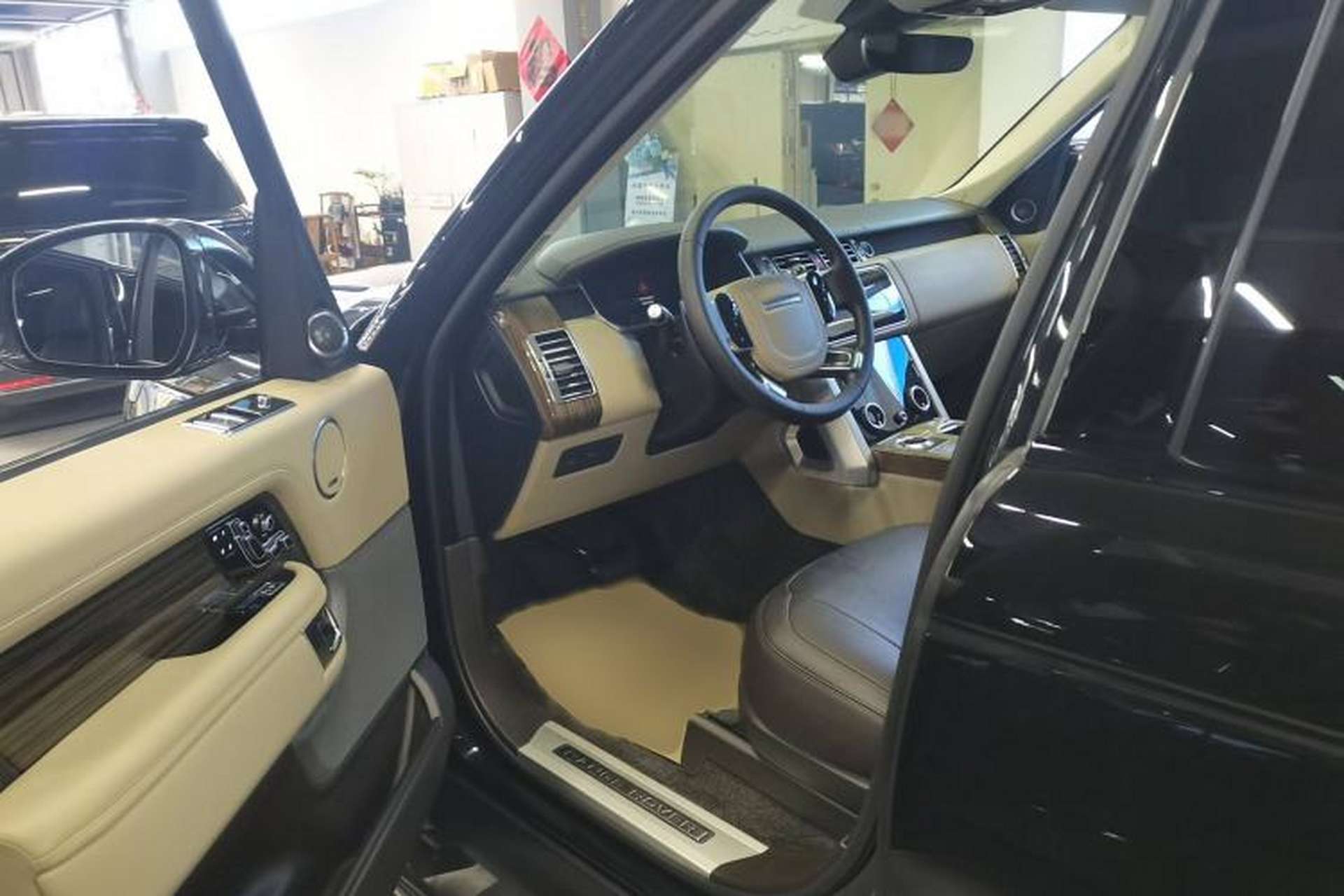 Used Land Rover Range 2018 3.0 SC V6 Vogue Extended-Length Model Left Front Seat