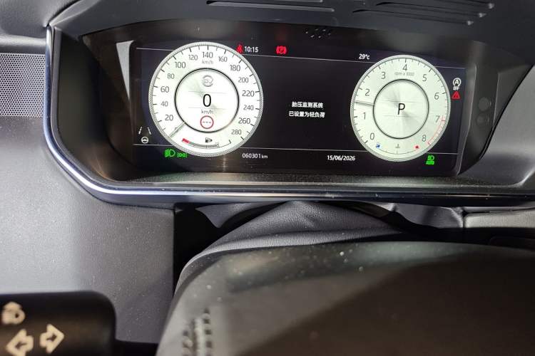 Used Land Rover Range 2018 3.0 SC V6 Vogue Extended-Length Model Odometer Close Up