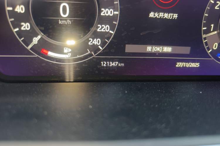Used Land Rover Range 2018 3.0 SC V6 Vogue Extended-Length Model Odometer Close Up