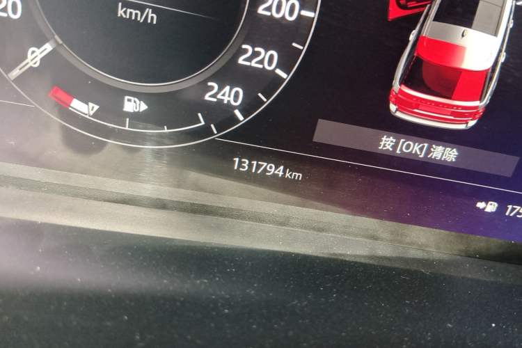 Used Land Rover Range 2018 3.0 SC V6 Vogue Legacy Edition Odometer Close Up