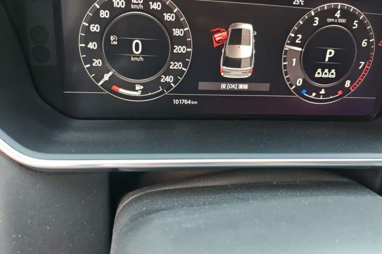 Used Land Rover Range 2018 3.0 SC V6 Vogue Legacy Edition Odometer Close Up