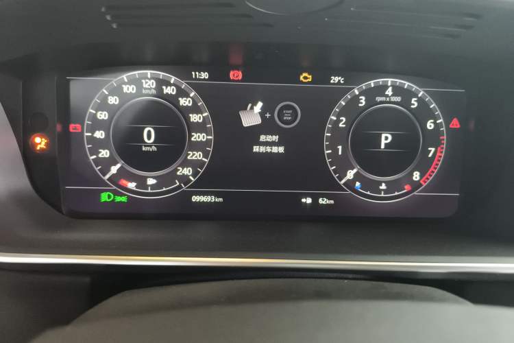 Used Land Rover Range 2018 3.0 SC V6 Vogue Extended-Length Model Odometer Close Up
