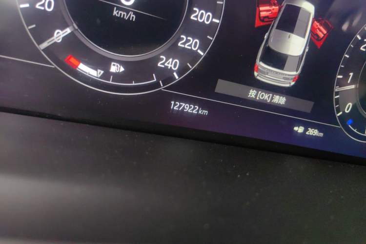 Used Land Rover Range  Odometer Close Up
