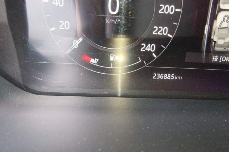 Used Land Rover Range 2018 3.0 SC V6 Grand Edition Odometer Close Up