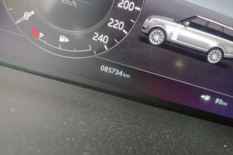 Used Land Rover Range 2018 3.0 SC V6 Vogue Extended-Length Model Odometer Close Up