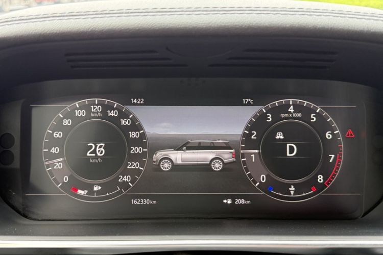 Used Land Rover Range 2018 3.0 SC V6 Vogue Extended-Length Model Odometer Close Up