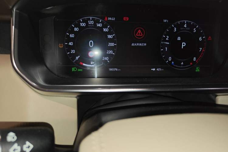 Used Land Rover Range 2018 3.0 SC V6 Vogue SE Long-Wheelbase Edition Odometer Close Up