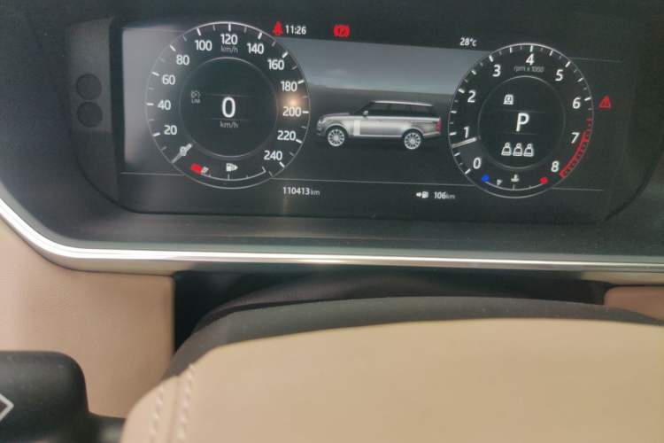 Used Land Rover Range 2018 3.0 SC V6 Vogue Extended-Length Model Odometer Close Up