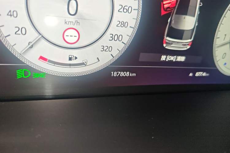 Used Land Rover Range 2018 3.0 SC V6 Vogue Extended-Length Model Odometer Close Up