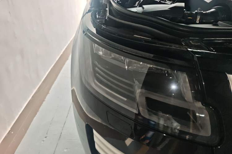 Used Land Rover Range 2018 3.0 SC V6 Vogue Extended-Length Model Right Front Headlight