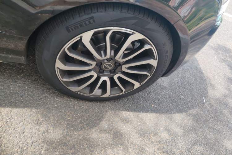 Used Land Rover Range  Right Front Wheel Hub
