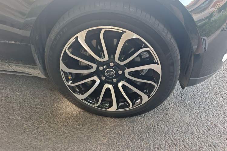 Used Land Rover Range 2018 3.0 SC V6 Grand Edition Right Front Wheel Hub