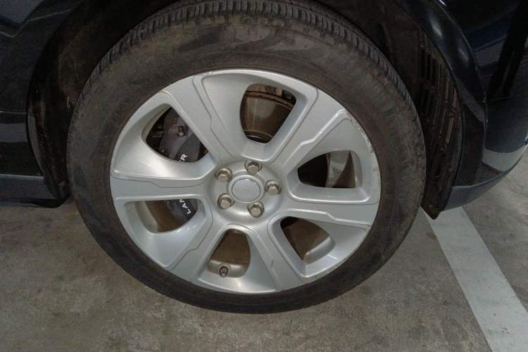 Used Land Rover Range 2018 3.0 SC V6 Vogue Extended-Length Model Right Front Wheel Hub