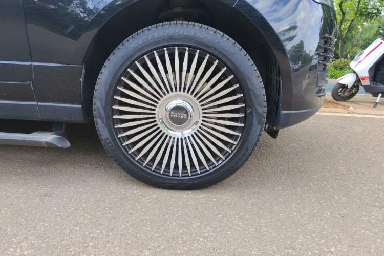 Used Land Rover Range 2018 3.0 SC V6 Vogue Legacy Edition Right Front Wheel Hub