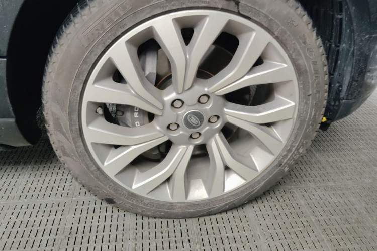 Used Land Rover Range 2018 3.0 SC V6 AB Prestige Extended Edition Right Front Wheel Hub