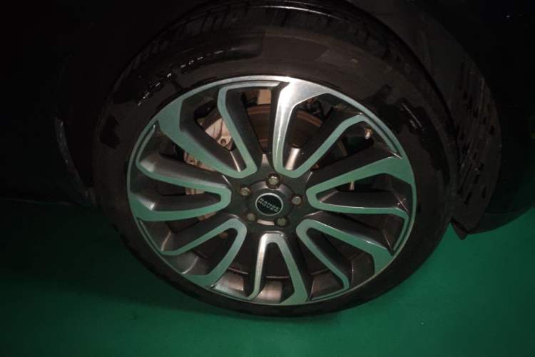 Used Land Rover Range 2018 3.0 SC V6 Grand Edition Right Front Wheel Hub