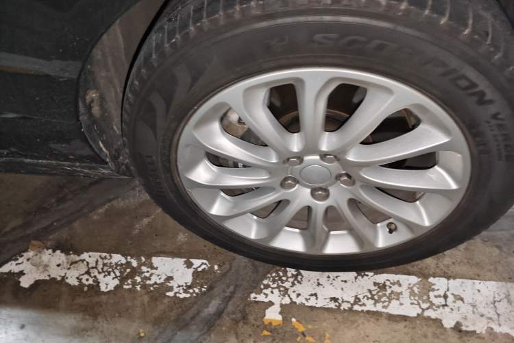 Used Land Rover Range 2018 3.0 SC V6 Vogue Extended-Length Model Right Front Wheel Hub
