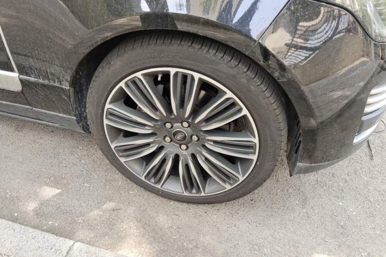 Used Land Rover Range 2018 3.0 SC V6 Vogue Legacy Edition Right Front Wheel Hub