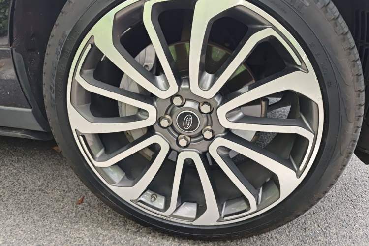 Used Land Rover Range 2018 3.0 SC V6 Vogue Legacy Edition Right Front Wheel Hub