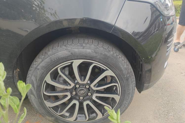 Used Land Rover Range 2018 3.0 SC V6 Vogue Legacy Edition Right Front Wheel Hub