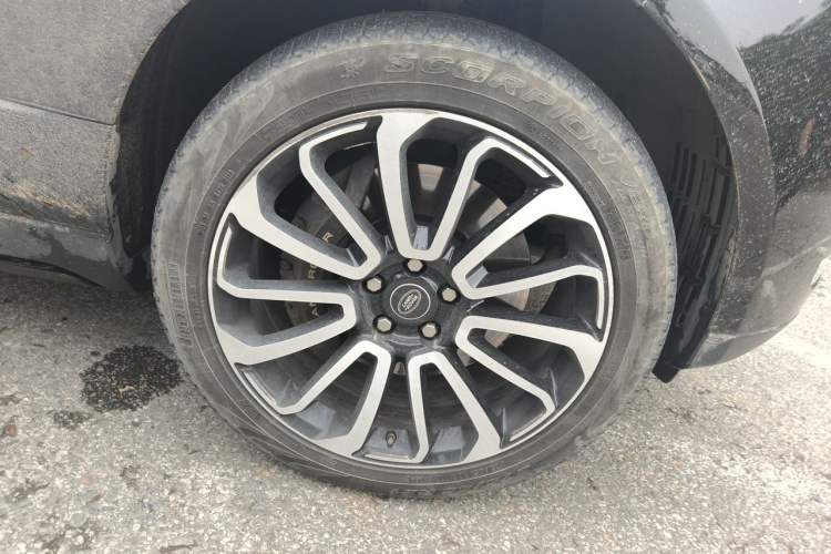 Used Land Rover Range 2018 3.0 SC V6 Vogue Extended-Length Model Right Front Wheel Hub